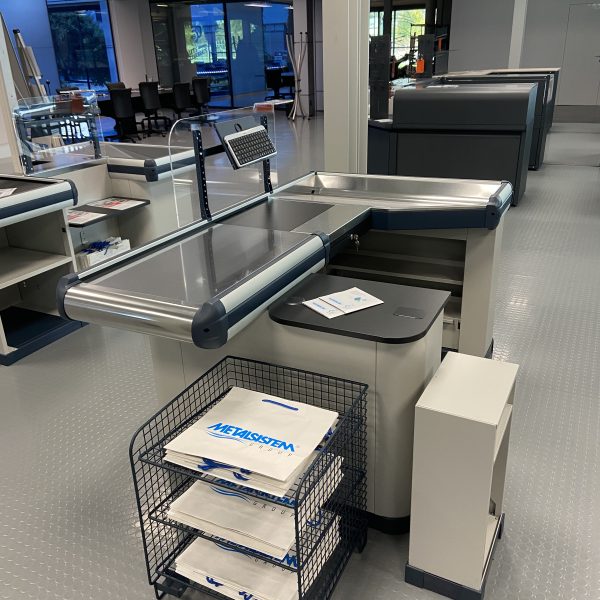 Masă casă de marcat compactă pentru retail de proximitate cu bandă transportoare scurtă 3