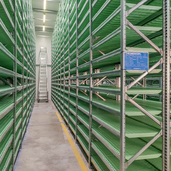 Rafturi metalice cu polițe Unirack pentru depozitare manuală 2